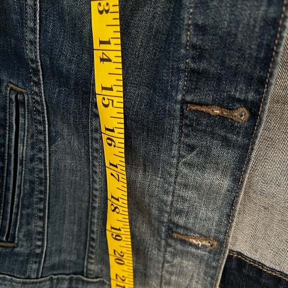 Levi’s Jean jacket with 2%elastane for a little stretch. Barely worn - Picture 3 of 6